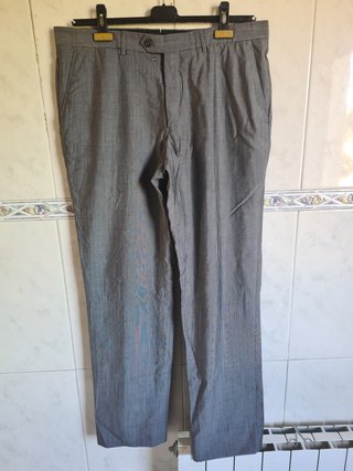 Traje gris Massimo Dutti, algo desgastado Talla L