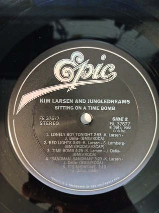 Kim Larsen & Jungledreams - Sitting On A Time Bomb