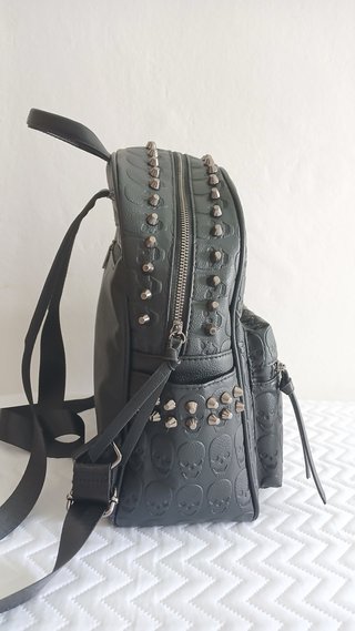 Mochila Calaveras y Tachuelas Negra