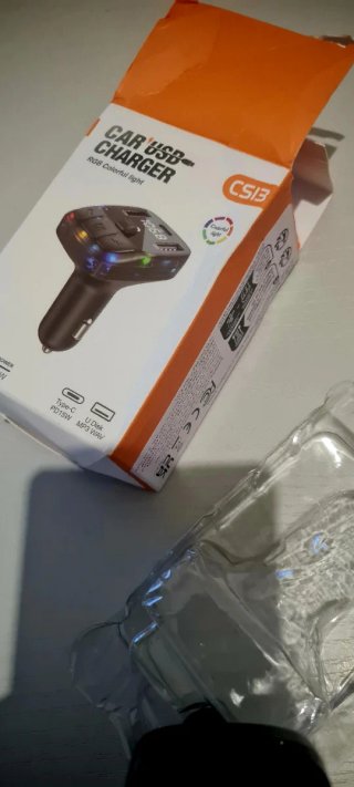 Caricatore USB auto CS13 nuovo mai usato, luce RGB
