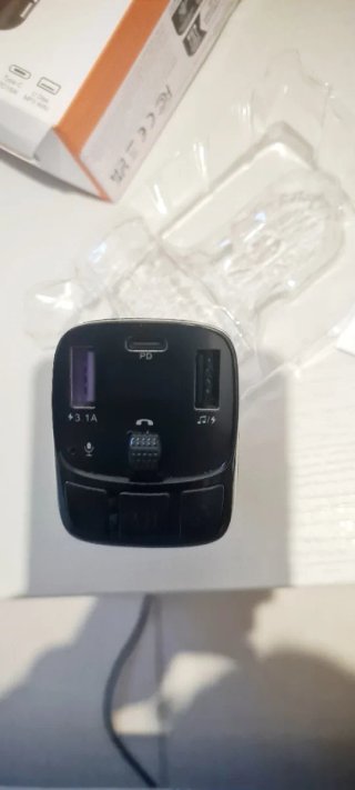 Caricatore USB auto CS13 nuovo mai usato, luce RGB