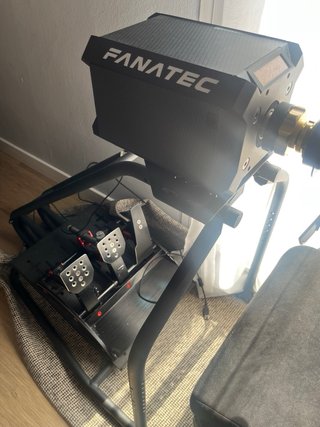 Cockpit Fanatec con base DD1, Volante F1 y Pedales