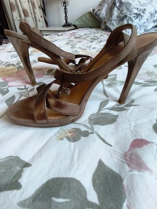 Sandalias Armani Jeans Camel brillante fiesta