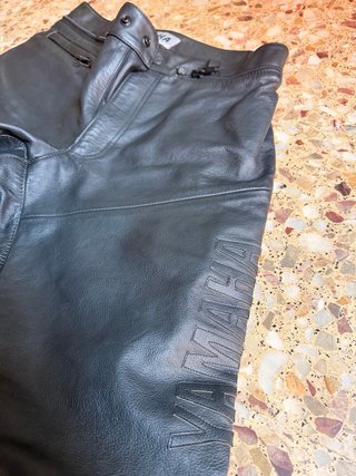 Pantalón Yamaha con protección