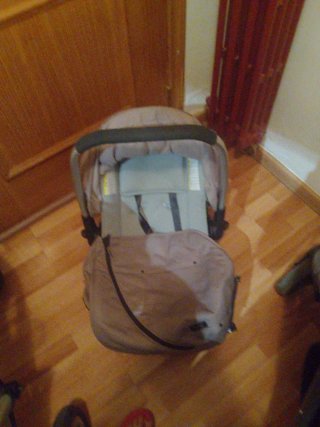 Carro de bebé con silla coche