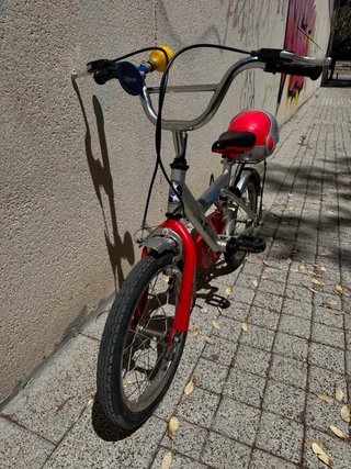Bicicleta infantil 16” con maletín trasero