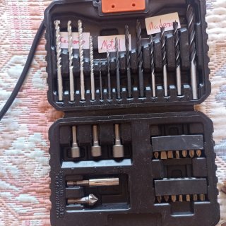 Taladro Black+Decker de cable + brocas + gafas ESS