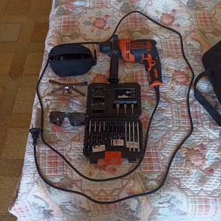 Taladro Black+Decker de cable + brocas + gafas ESS