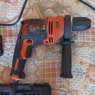Taladro Black+Decker de cable + brocas + gafas ESS
