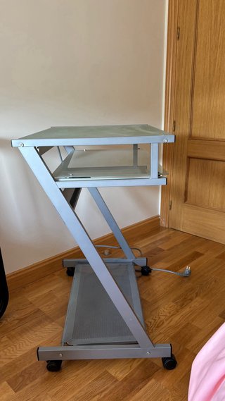 Mesa Ordenador Cristal con Ruedas