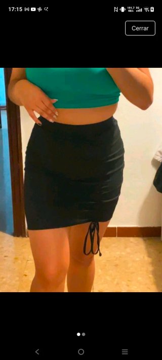 Falda negra ajustada con cordón