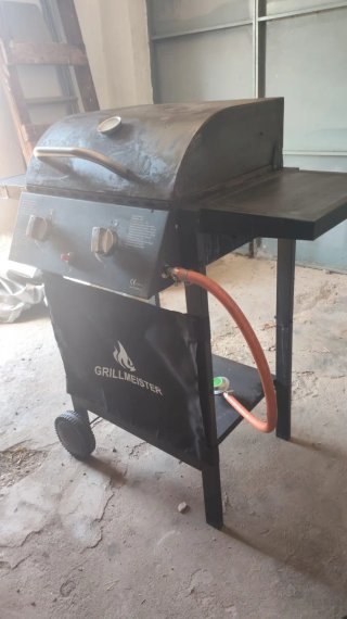Barbacoa de gas Grillmeister negra