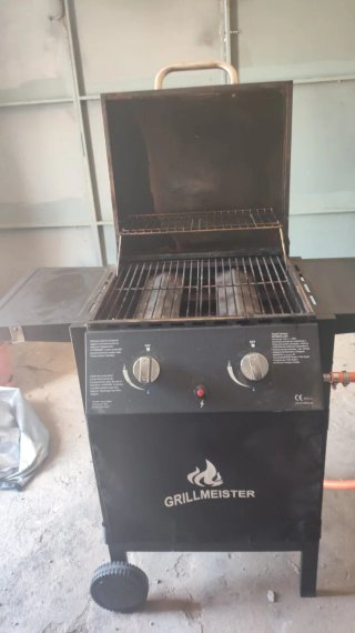 Barbacoa de gas Grillmeister negra