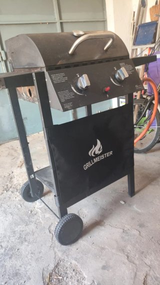 Barbacoa de gas Grillmeister negra
