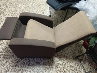Butaca reclinable 2 posiciones tela beige y marró