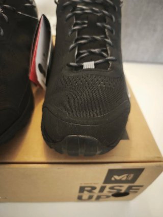 Zapatillas Millet Hike Up negras logo blanco
