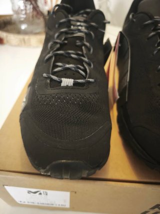 Zapatillas Millet Hike Up negras logo blanco