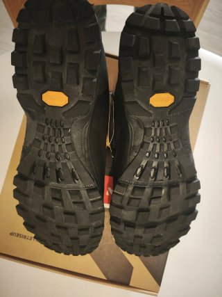 Zapatillas Millet Hike Up negras logo blanco