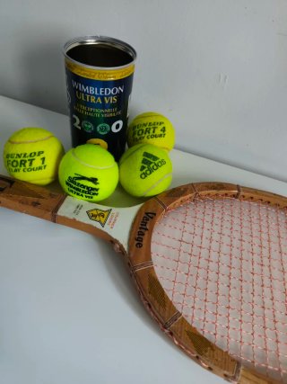 Racchetta da tennis vintage + 4 palline + lattina