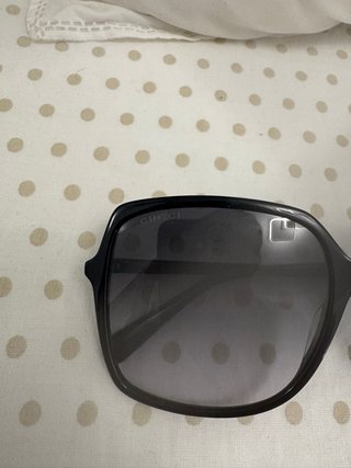Gafas de Sol Gucci Negras y Doradas Auténticas