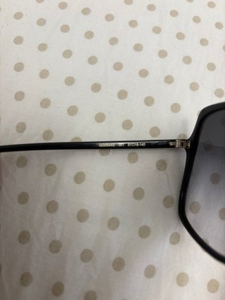 Gafas de Sol Gucci Negras y Doradas Auténticas