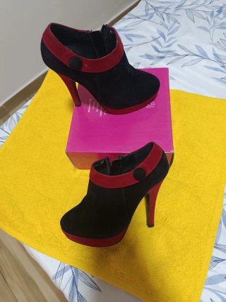 Zapatos de tacón dorados talla 36