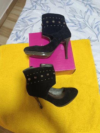 Zapatos de tacón dorados talla 36