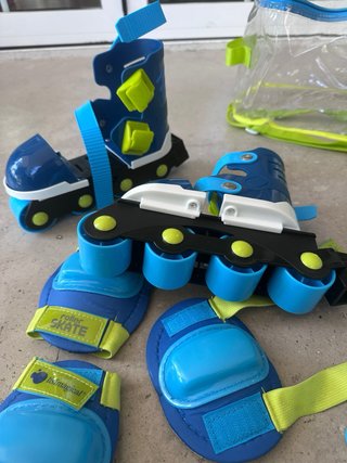 Patines extensibles y casco SIN USAR