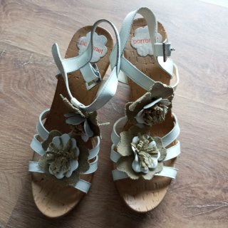 Sandalias Porronet de piel, con cuña de corcho
