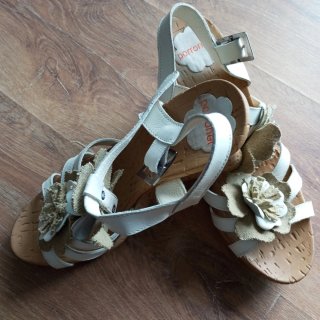 Sandalias Porronet de piel, con cuña de corcho