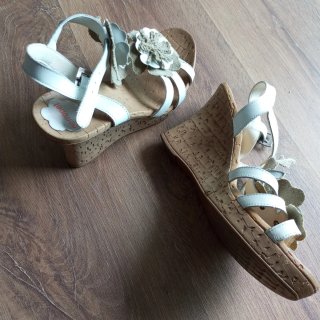 Sandalias Porronet de piel, con cuña de corcho