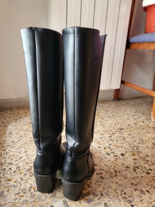 Botas altas negras tacón 35 Bershka