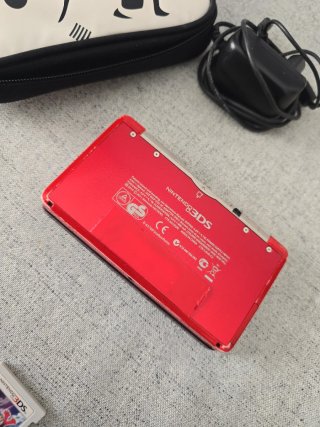 Nintendo 3DS Roja + Cargador + 2 Juegos