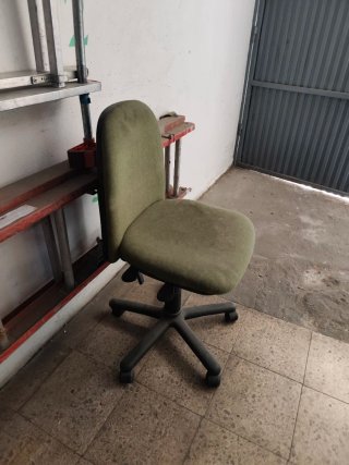 Sillas de oficina (varias unidades)