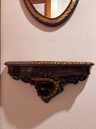 Estante decorativo tallado
