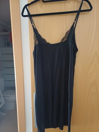 Camisón lencero negro con encaje