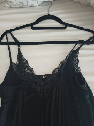 Camisón lencero negro con encaje