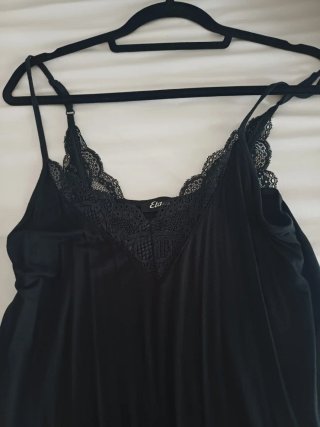 Camisón lencero negro con encaje