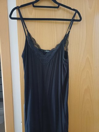 Camisón lencero negro con encaje