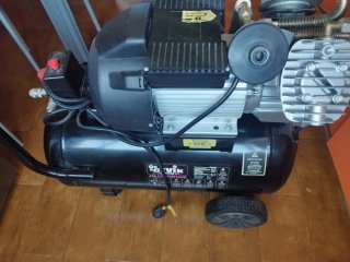 Compresor de aire  Cevik 240 lt