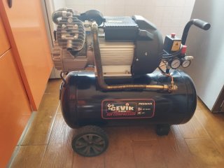Compresor de aire  Cevik 240 lt