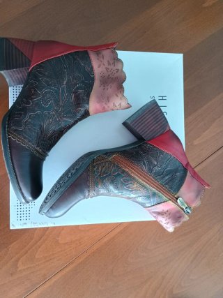 Botines Laura Vita Marrón y Rojo