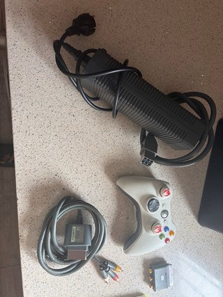 Xbox 360 con FIFA 15 e accessori