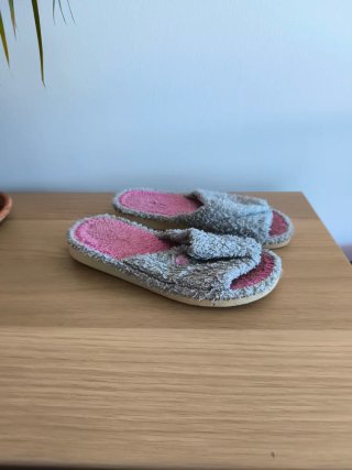 Zapatillas Garzón de estar por casa grises y rosas