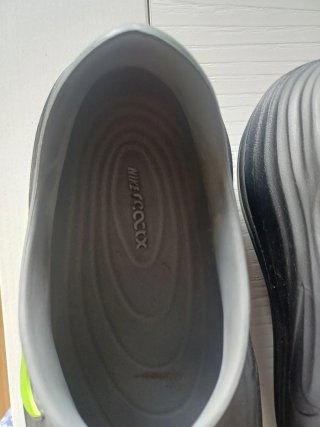 Zuecos Nike Talla 38 Negro y Verde