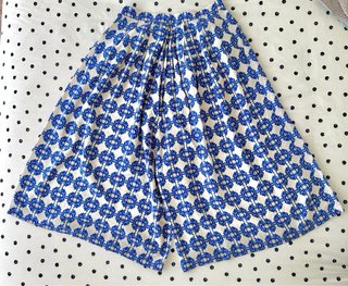 Falda pantalón estampada azul y blanco