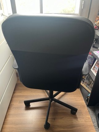 Silla de escritorio negra. Muy buen estado.