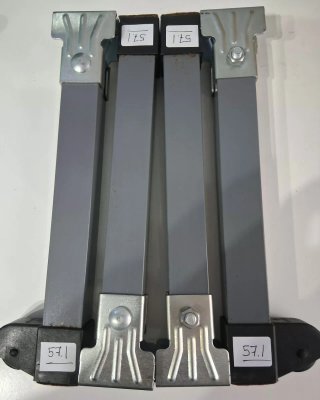 Juego de 4 patas para mueble con ruedas.
