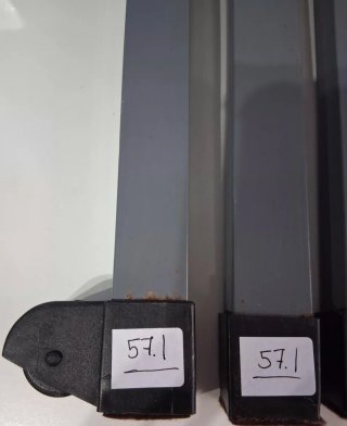 Juego de 4 patas para mueble con ruedas.