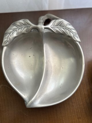 Bandeja decorativa metal forma melocotón
